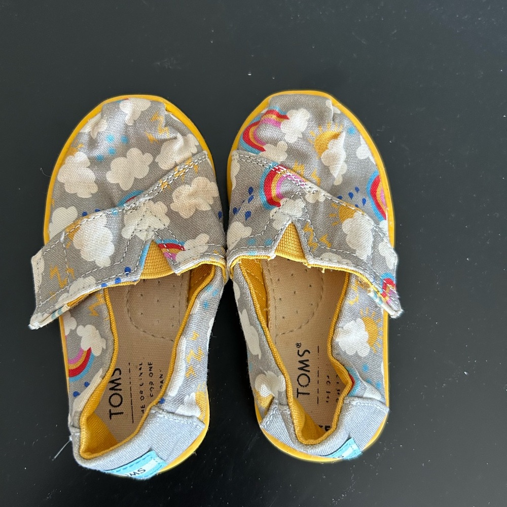 TOMS Toddlers Gray and Yellow Cloud Print Shoes